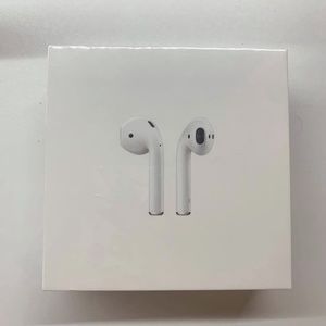 Apple AirPods with Charging Case